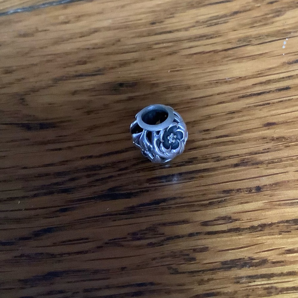 RETIRED PANDORA flower charm